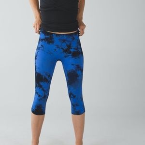 Lululemon In the Flow Crop II Size 8 🖤💙